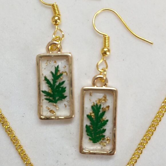 Necklace & Earring Set Gold Rectangle w/ Green Lea - Picture 2 of 4